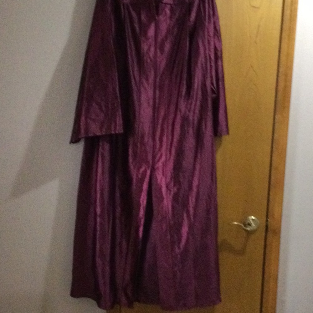 Graduation gown - Picture 2 of 5
